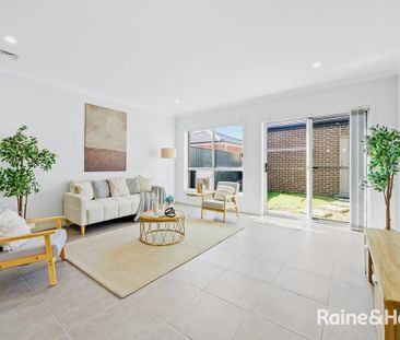 Contemporary Four-Bedroom Home Close to Transport & Shops - Photo 4