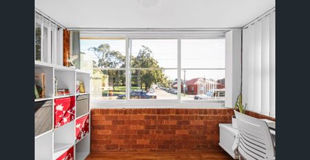 Single Level Allure, Park-Side Setting, Steps To The Station - Photo 4