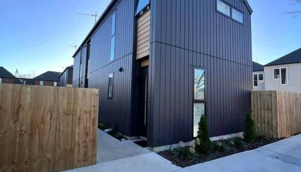 Fully Furnished Inner-City Apartment – Just Move In! - Photo 1