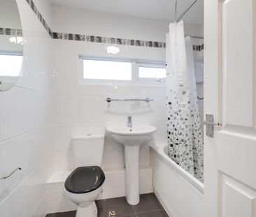 3 bedroom end of terrace house to rent - Photo 5