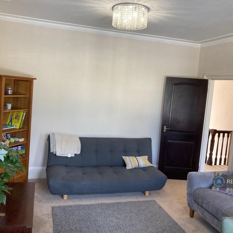3 bedroom flat to rent - Photo 1