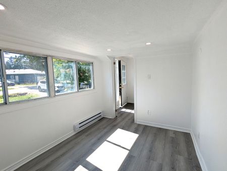 For Lease - 696 Hastings Avenue, Innisfil, Ontario - Photo 4