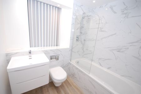 2 bed penthouse to rent in Regents Plaza, Regent Farm Road, Gosforth, NE3 - Photo 5