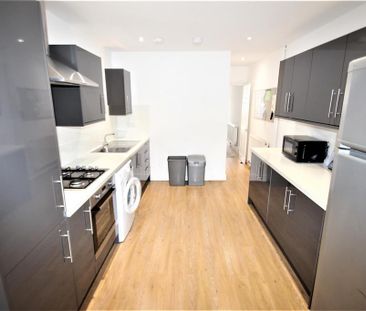 4 bedroom terraced house to rent - Photo 5