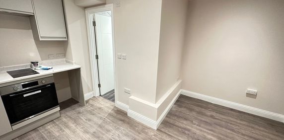 Dudley Mansions, Lansdowne Place, Hove - Photo 2