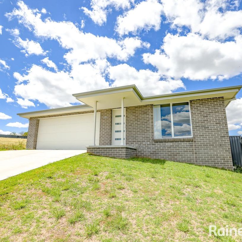 4 Bedroom home Available Now!!! - Photo 1