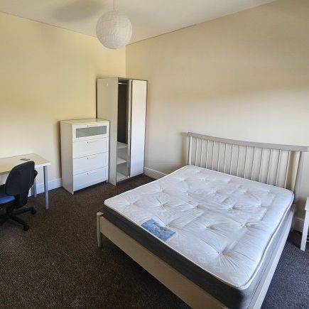 8 Bed student house in Fallowfield - Photo 1