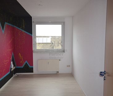 Schöne, helle und gut aufgeteilte 4,5 Zimmerwohnung mit 2 Badezimmer, Balkon und Garage. - Foto 1