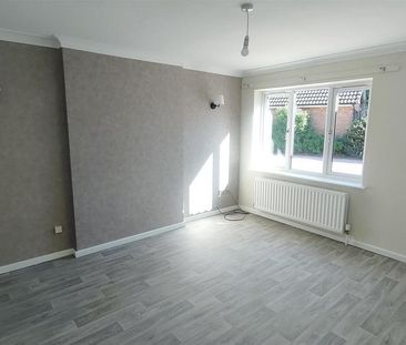 5 bedroom detached house to rent - Photo 2