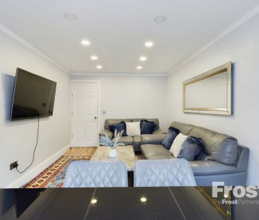 Pickwick Close, Hounslow,TW4 - Photo 2