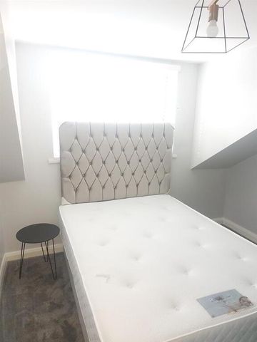 Room 4, 26 Thorndyke Street, Belfast, BT5 4QB - Photo 3