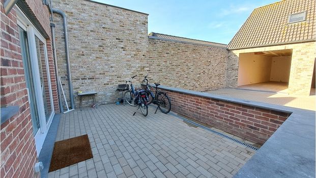 Ruim gelijkvloers appartement met TERRAS en GARAGE te huur in Zuienkerke - Foto 1