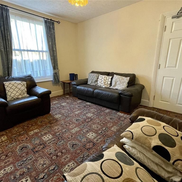 6 bedroom detached house to rent - Photo 1