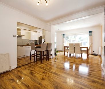 4 Bed Terraced House, West Court, HA0 - Photo 5