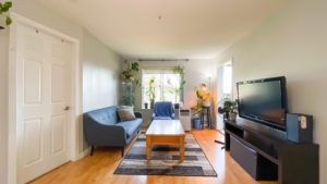 $3,100 – This Spacious 2 Bdrm + Den unit with 2 Baths OVER 800 SQ FT (New Westminster) - Photo 2