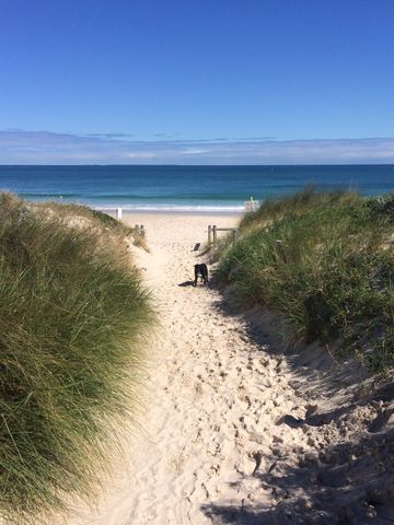 Swanbourne - Photo 2