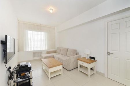 2 bedroom property to let - Photo 3