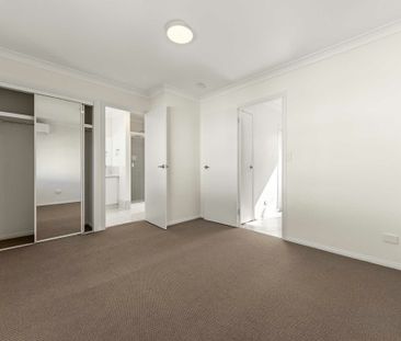 Your Ideal Home: Freshly Renovated & Painted 2-Bed Oasis with Airco... - Photo 3