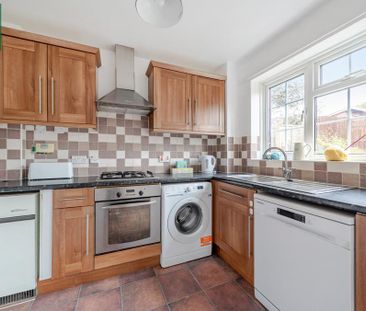 3 bedroom end of terrace house to rent - Photo 4