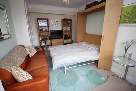 Studio to rent - Photo 2