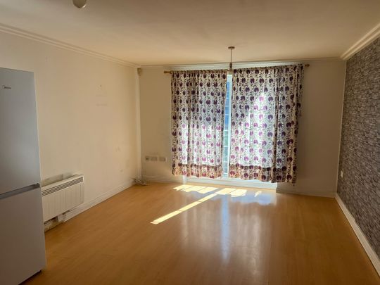 Two Bedroom two bathroom close to barking station - £1850 - Photo 1