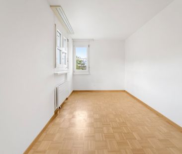 Attraktive Familienwohnung im Grünen mit Gartensitzplatz - Photo 1