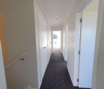 3 Bedroom Townhouse in Kenepuru, Porirua - Photo 1
