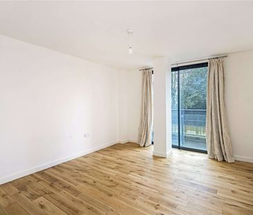 A spacious modern apartment set in vibrant Sevenoaks - Photo 4