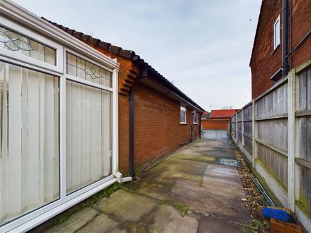 Molyneux Drive, Wallasey, 2 bedroom, Bungalow - Detached - Photo 3