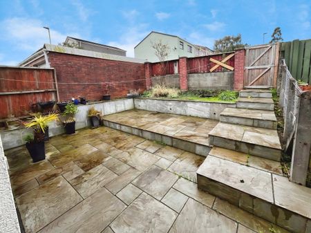 Howard Drive, CAERPHILLY - Photo 4