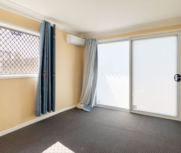 Low-Maintenance 2 Bedroom Unit in Prime Location - Photo 2
