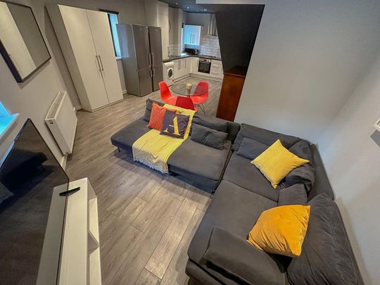 6 bedroom semi-detached house to rent - Photo 1