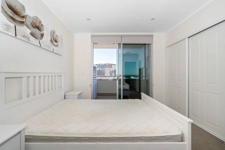 Exclusive and private - the ultimate in CBD apartment living! - Photo 2