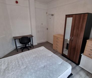 5 bedroom terraced house to rent - Photo 4