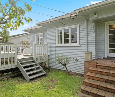 Charming Family Home - Photo 3