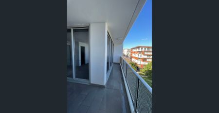 Impressive Two-Bedroom + study Apartment with Parking in Fantastic Location - Photo 2