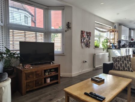 2 Bed Flat, Pemberton Road, N4 - Photo 3