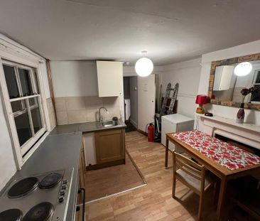 1 bedroom in a flat share to rent - Photo 6