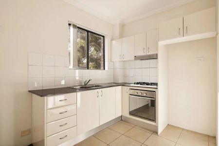 Spacious Top-Floor Apartment with Stunning Views | Dual-Level - Photo 5