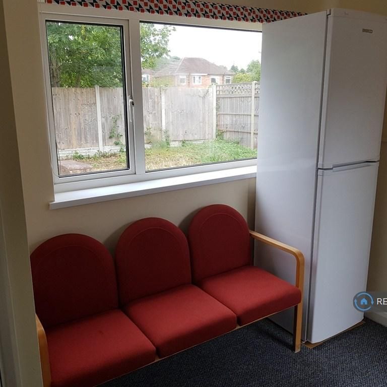 5 bedroom semi-detached house to rent - Photo 1