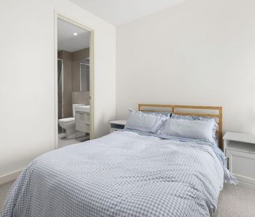 Modern Comfort in Vibrant Brunswick West - Photo 3