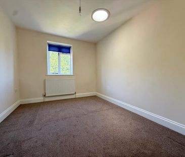4 bedroom semi-detached house to rent - Photo 1