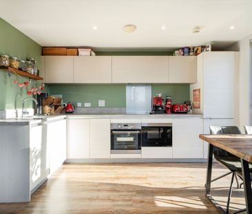 Robertson Road, E16, London - Photo 5