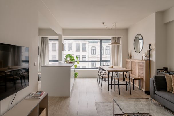 Gemeubeld appartement met 3 slaapkamers en uitzicht op prachtige architectuur - Photo 1