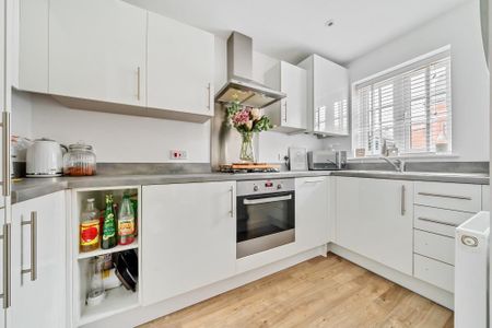 2 bedroom semi-detached house to rent - Photo 5