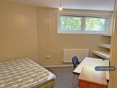 5 bedroom flat to rent - Photo 3