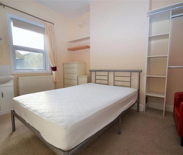 1 bedroom Flat To Let - Photo 2