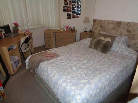 4 bedroom terraced house to rent - Photo 2
