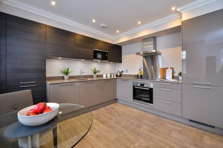 Flat to rent - Park Avenue, Bromley, BR1 - Photo 2