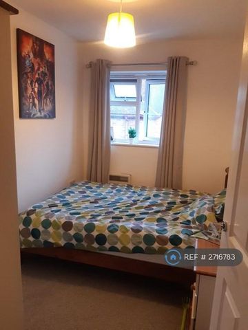 1 bedroom flat to rent - Photo 2